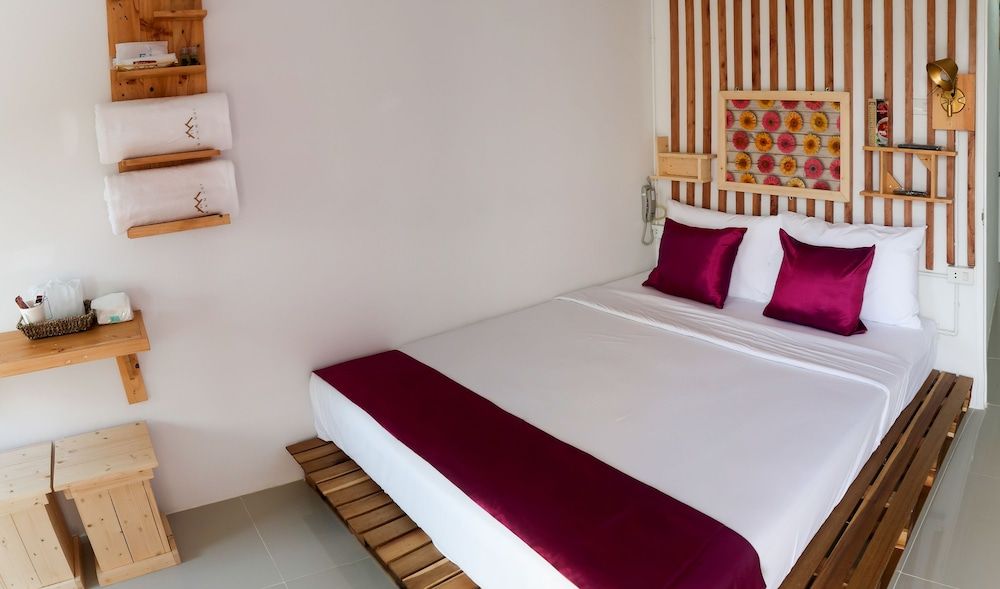 Baan URT Suratthani Airport Hotel Double Room, Balcony 5