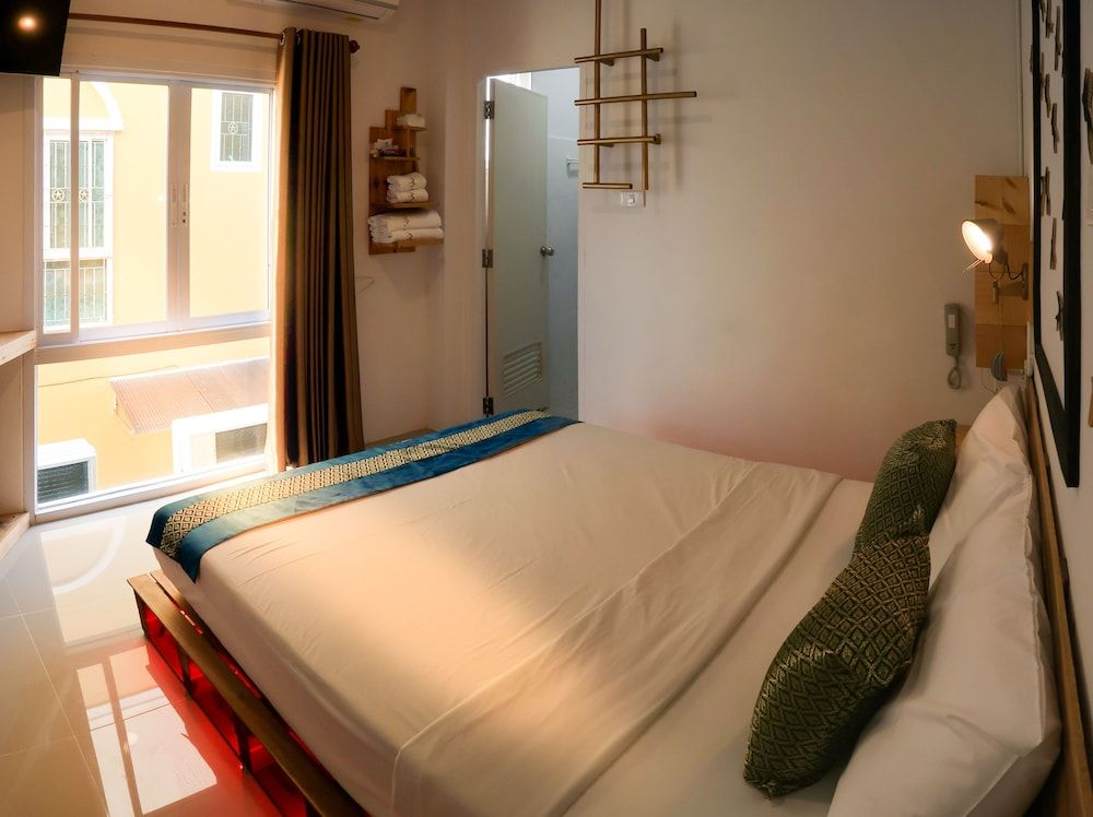 Baan URT Suratthani Airport Hotel Standard Double Room 3