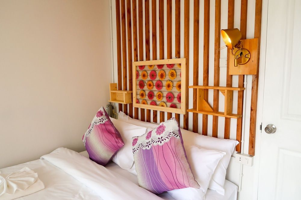 Baan URT Suratthani Airport Hotel Double Room, Balcony 2