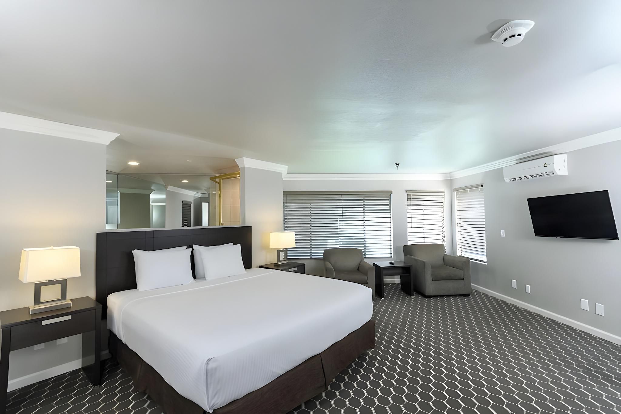 Majestic 1-Bedroom King Suite