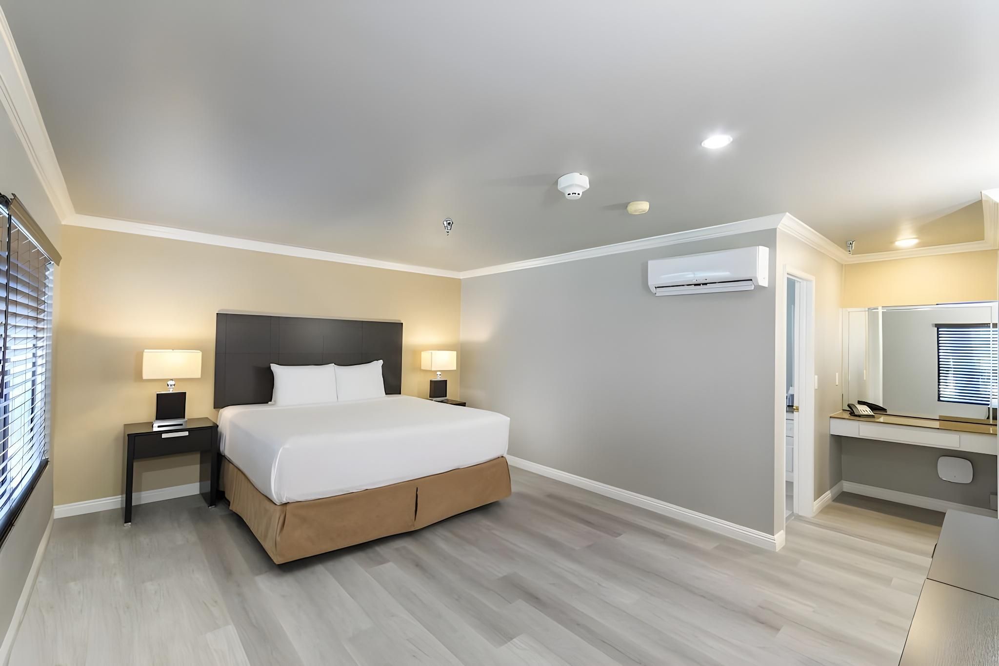 undefined Alexis Park All Suite Resort 6