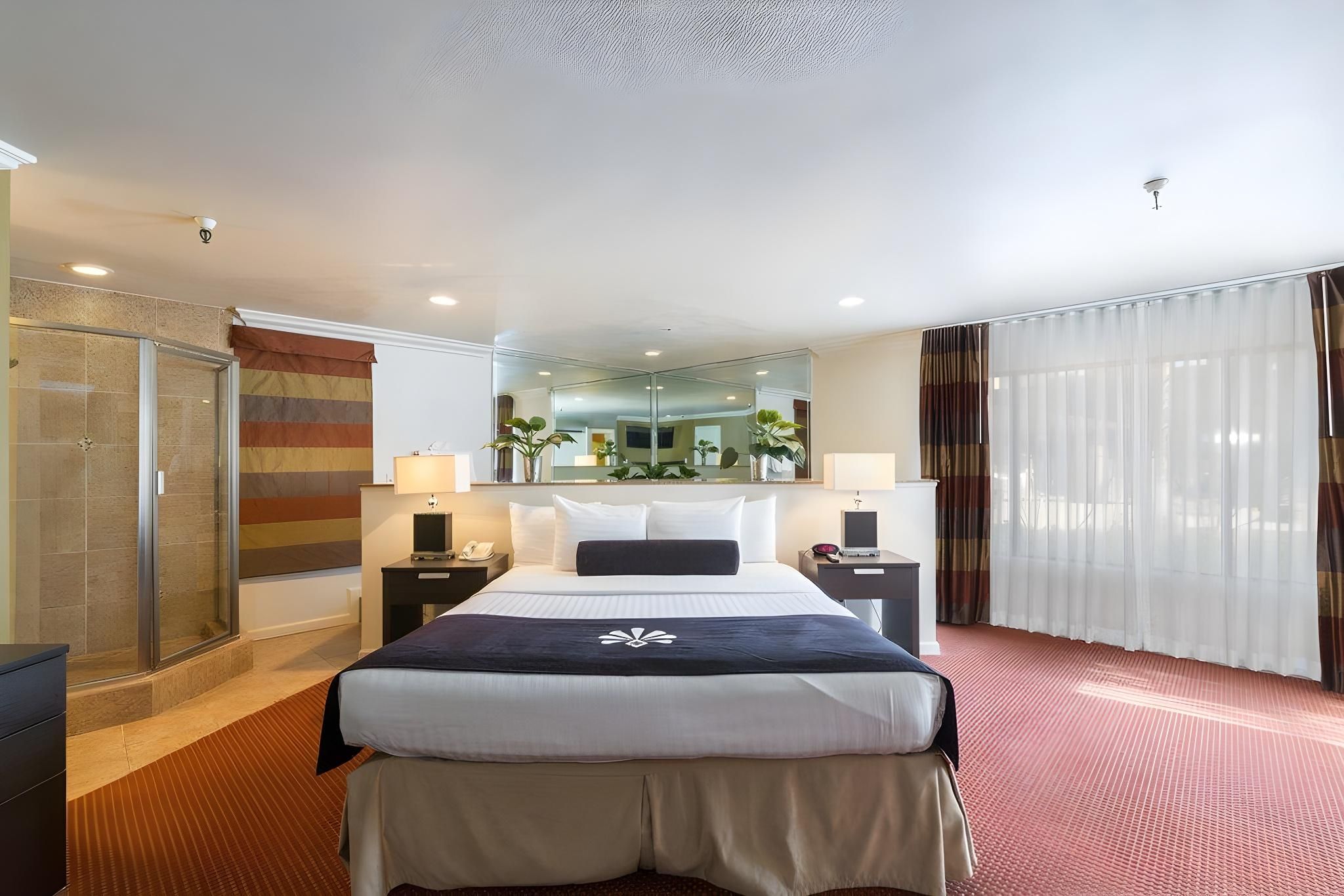 Majestic 1-Bedroom King Suite