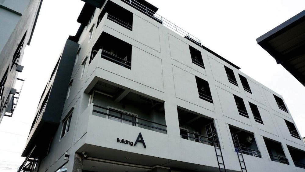 undefined B-Black Hotel Chonburi 10