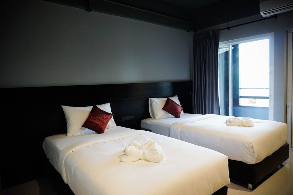 undefined B-Black Hotel Chonburi 3