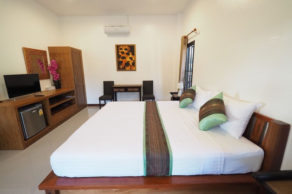 Chanapha Residence Standard Room, Balcony, Garden View 3