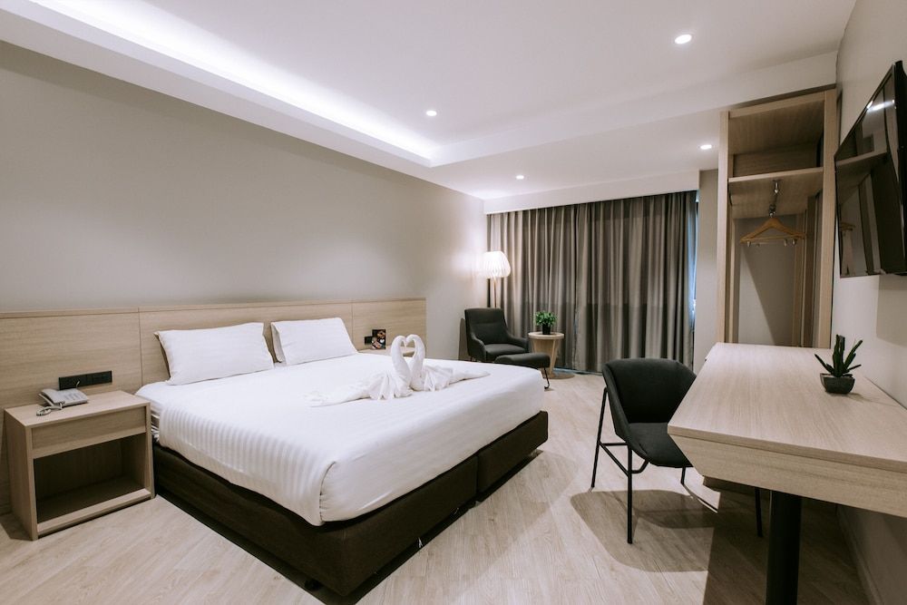 Deluxe Double Bed