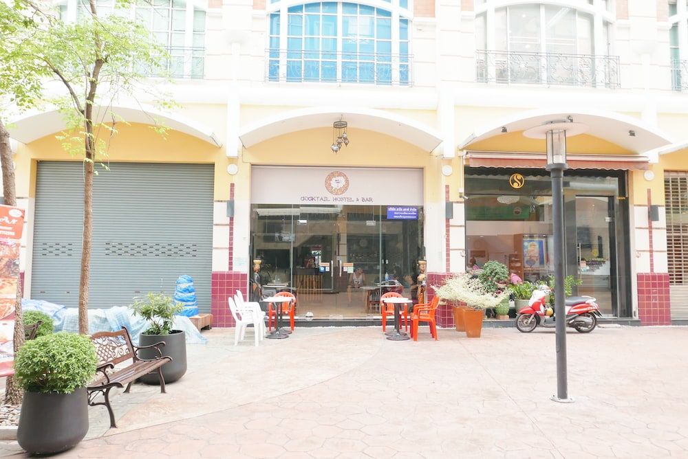 undefined Cocktail Hostel & Bar Silom Bangkok 2