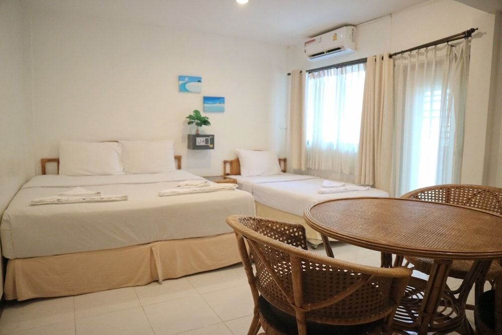 Sunshine Guest House Standard Triple Room 2