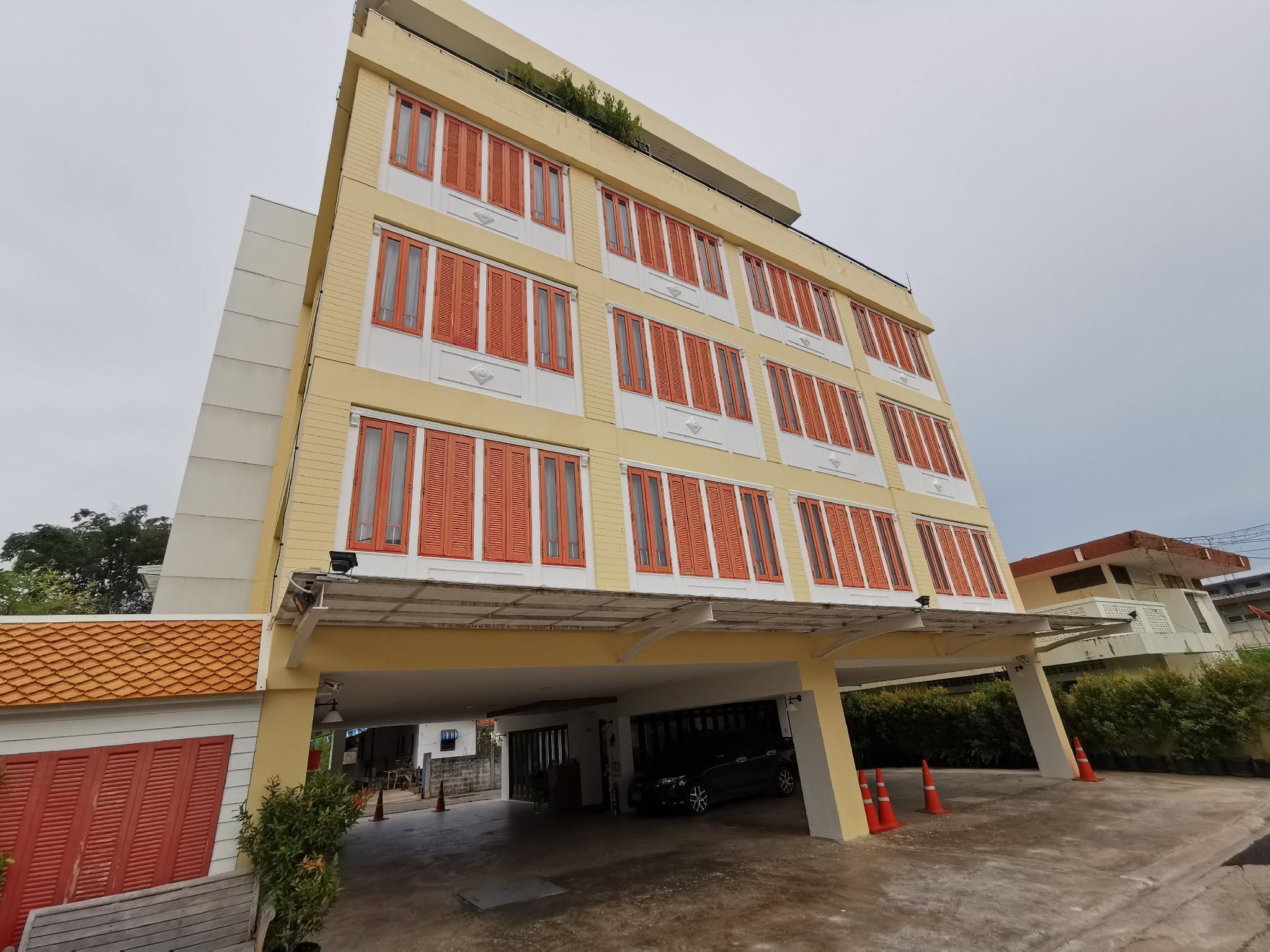 undefined Lertnimit Boutique Hotel