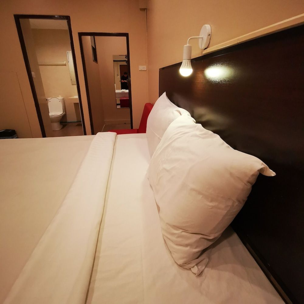 KKinn South Pattaya Hotel Standard Double Room 2