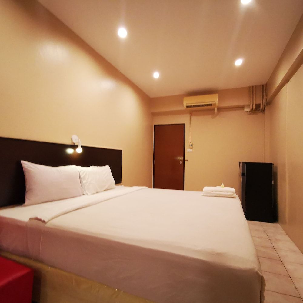 KKinn South Pattaya Hotel Standard Double Room 11