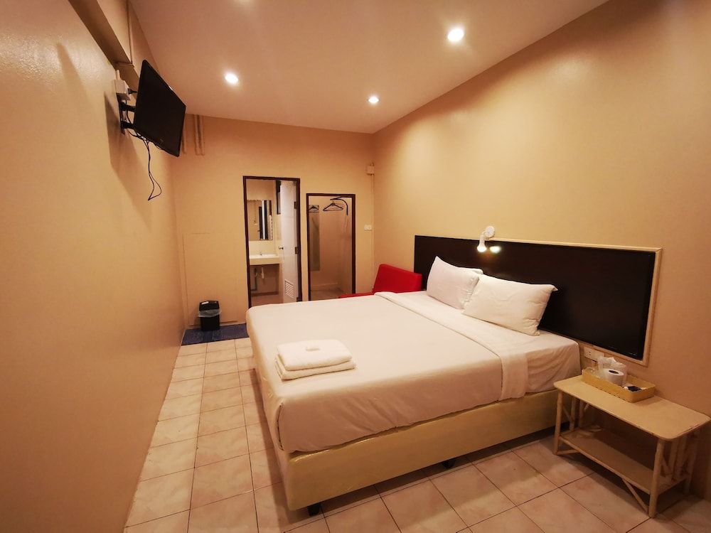 KKinn South Pattaya Hotel Standard Double Room 5