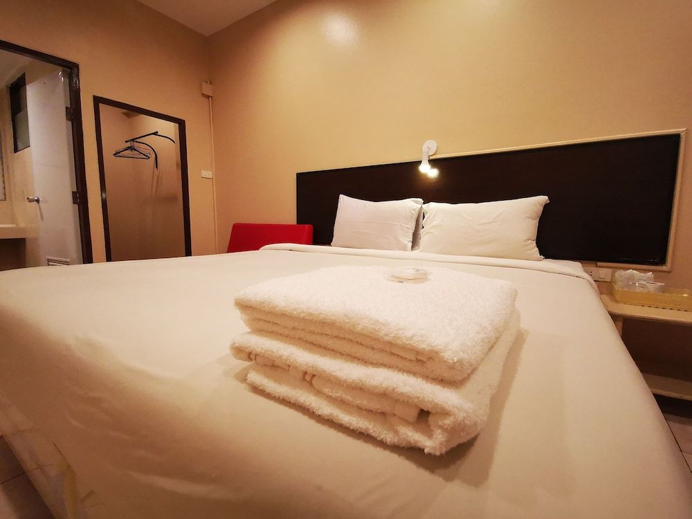 KKinn South Pattaya Hotel Standard Double Room 8