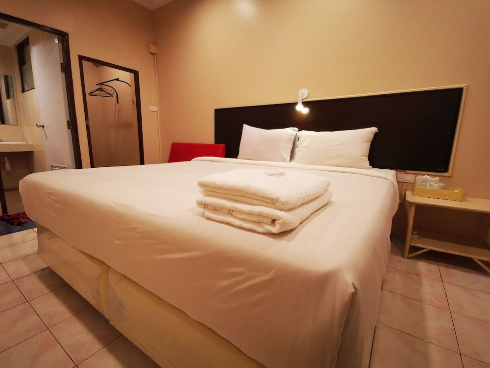 KKinn South Pattaya Hotel Standard Double Room 4