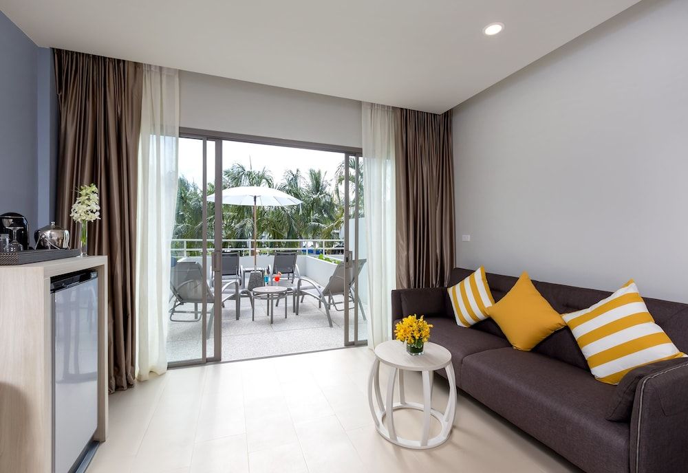 X10 Khaolak Deluxe Triple Room (Family Wing) 12