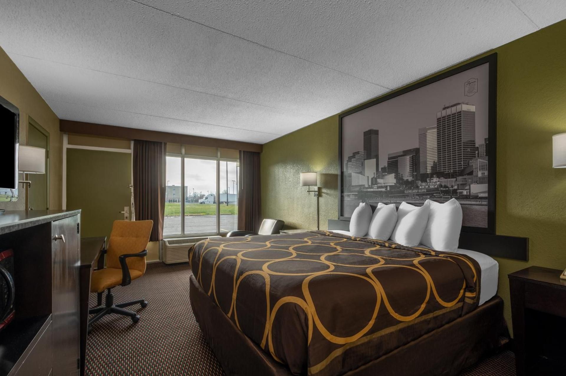 1 King Bed, Smoking