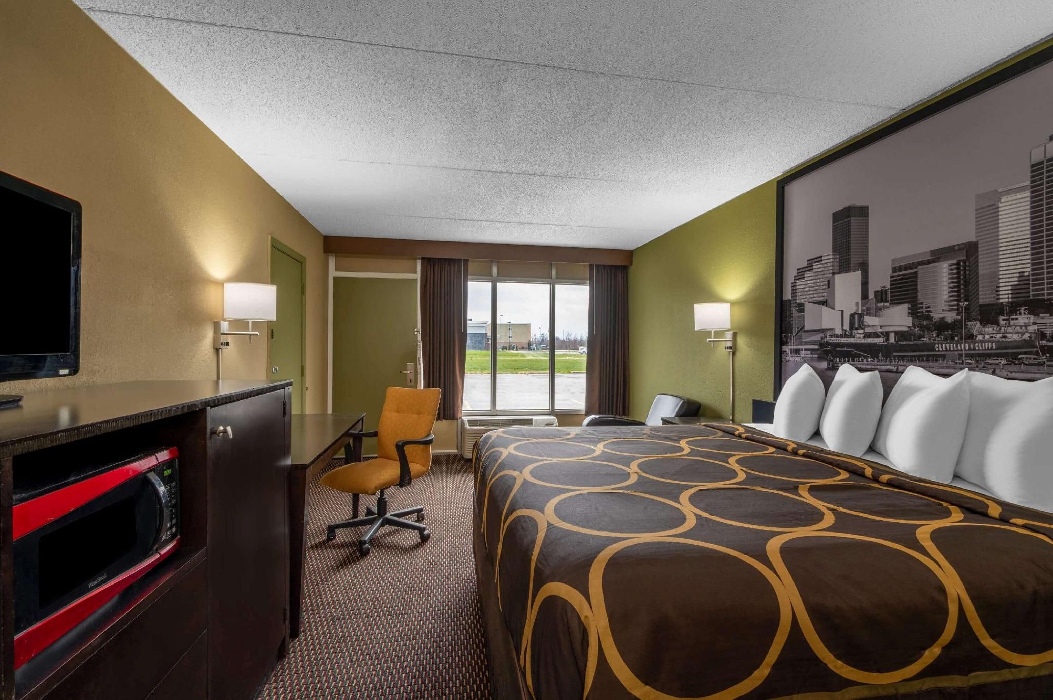 1 King Bed, Dog Friendly, Non-Smoking