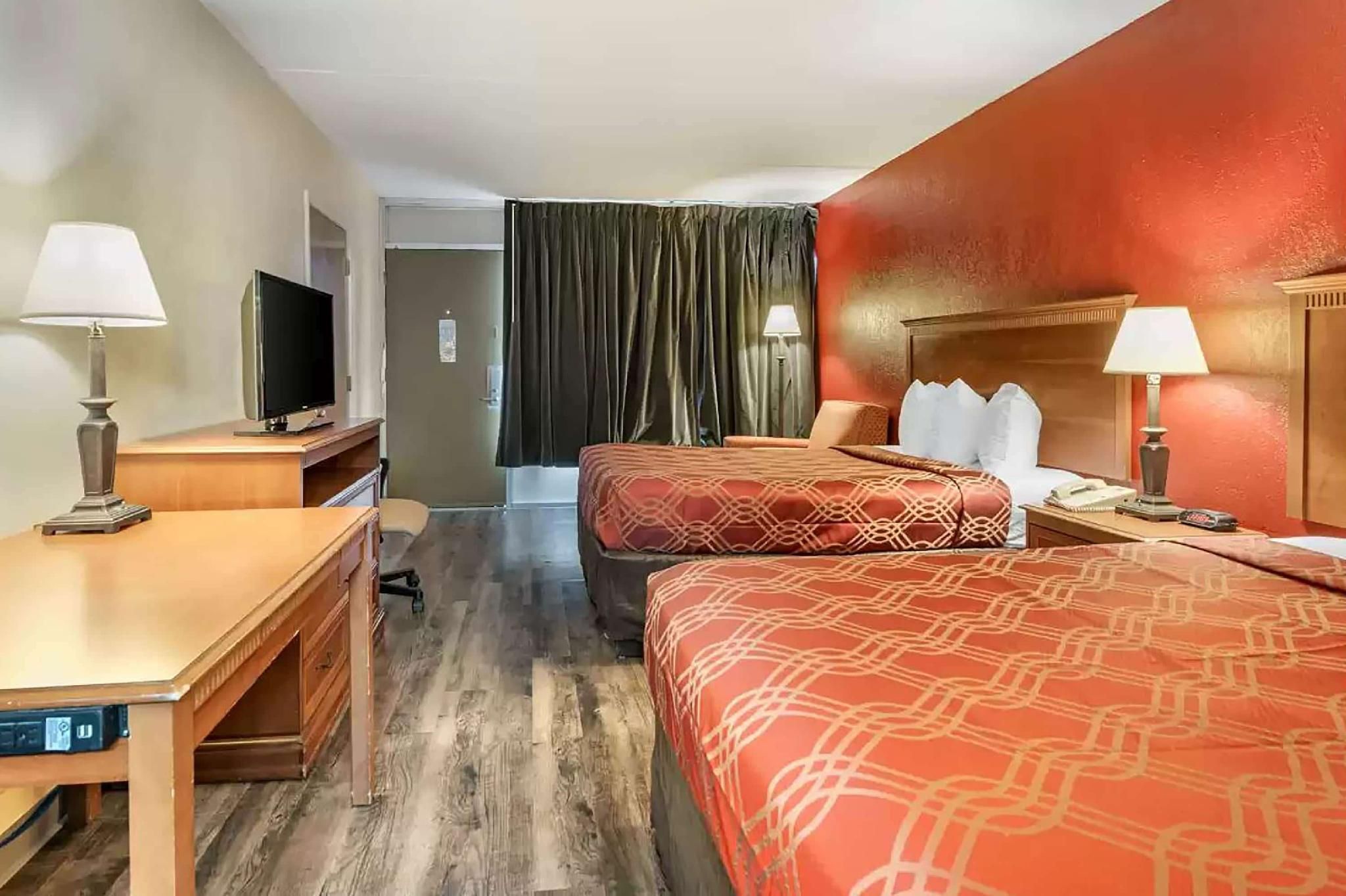 2 Double Beds, Pet Friendly, Smoking