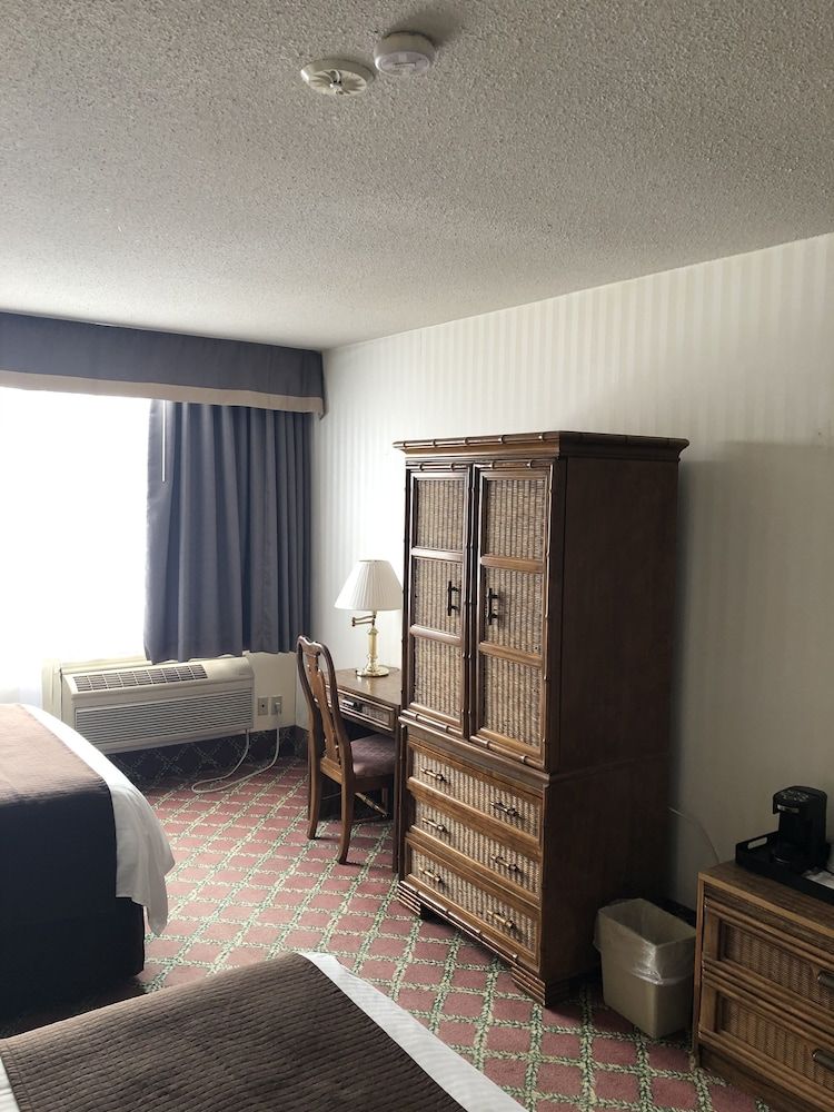 Room, 2 Queen Beds, Non Smoking, Ground Floor