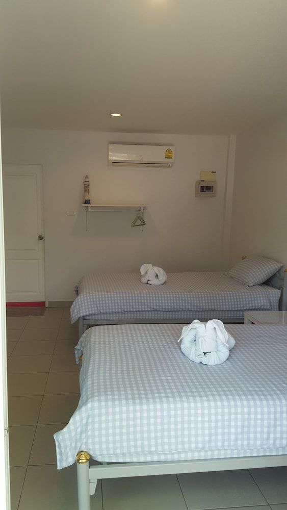 Charlie's Bungalow Bangalow Twin Room 2
