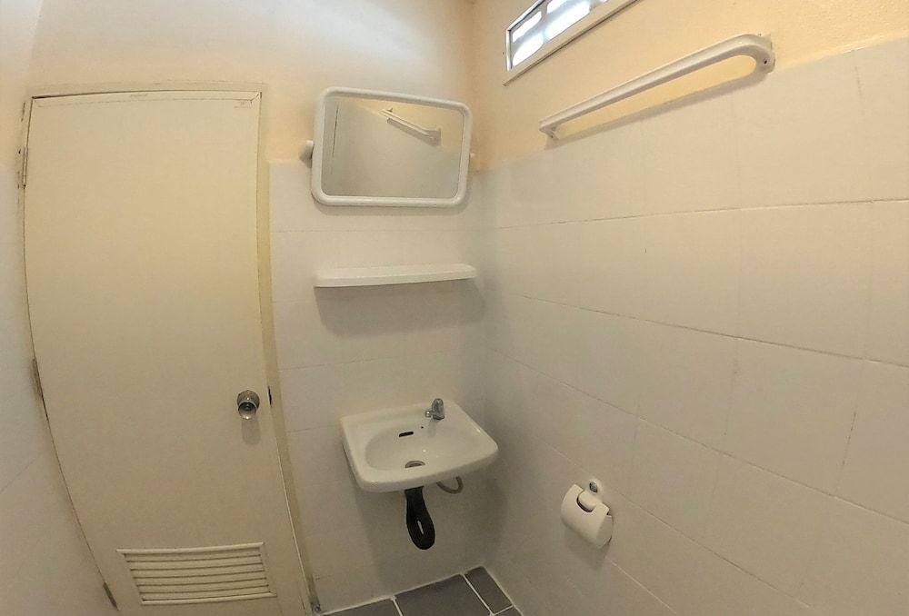 Golf-Sea-City Guest House Standard Room (Fan) 9