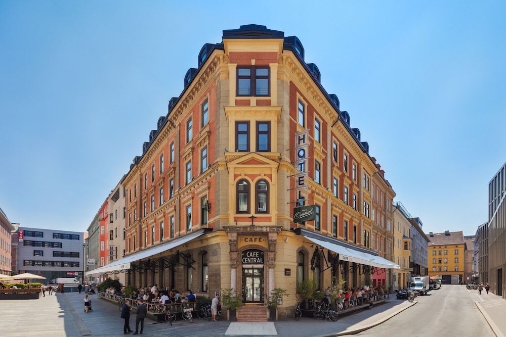 undefined Hotel Central 6
