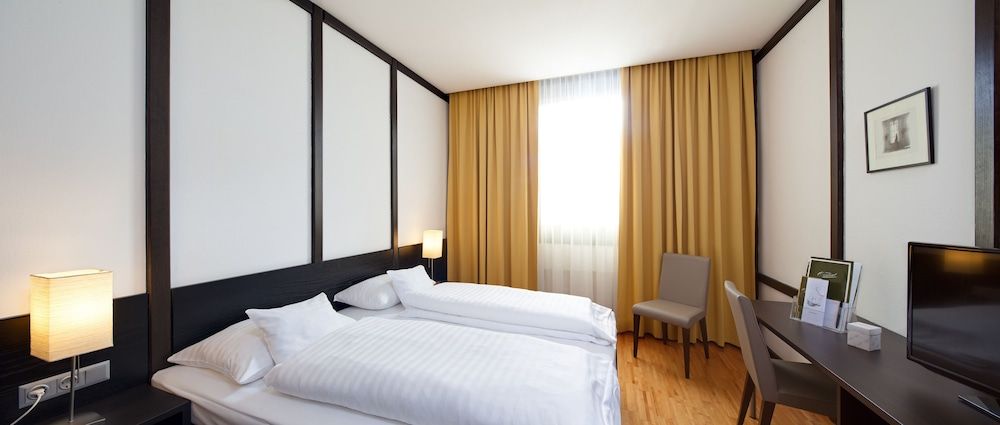 undefined Hotel Central 4