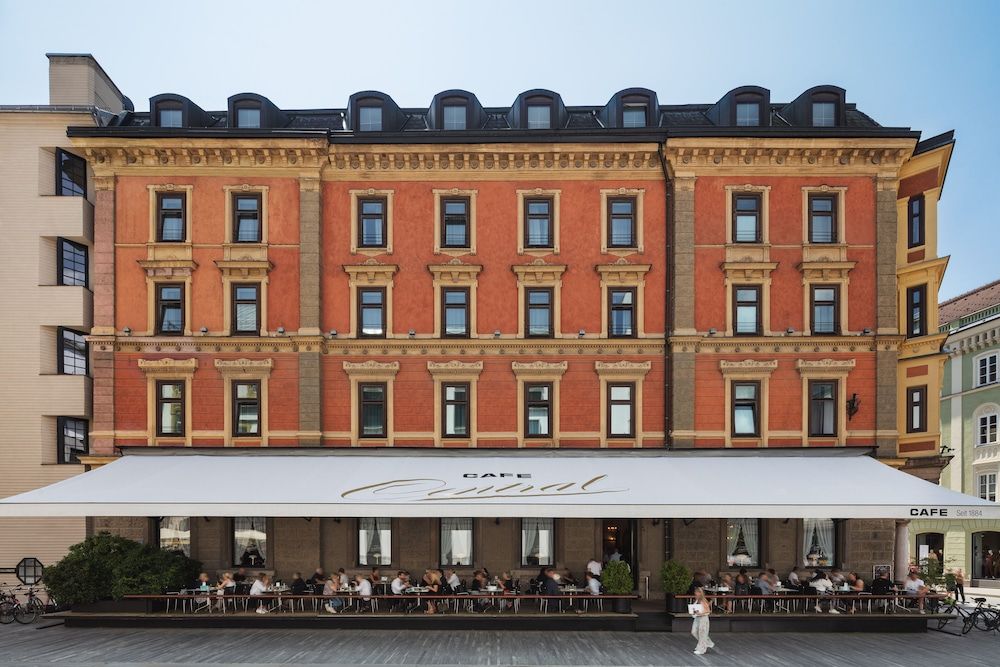undefined Hotel Central 8