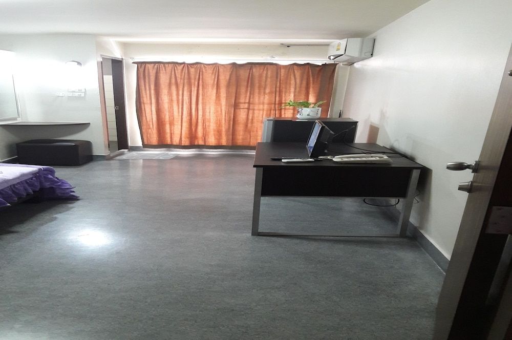 undefined J 168 Living 10