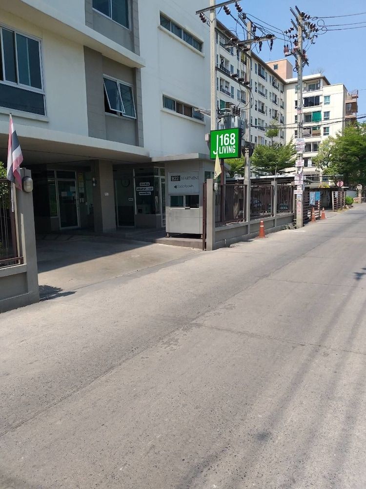 undefined J 168 Living 3