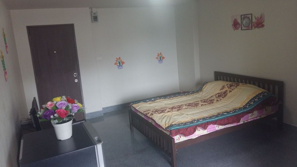 J 168 Living Standard Room 7