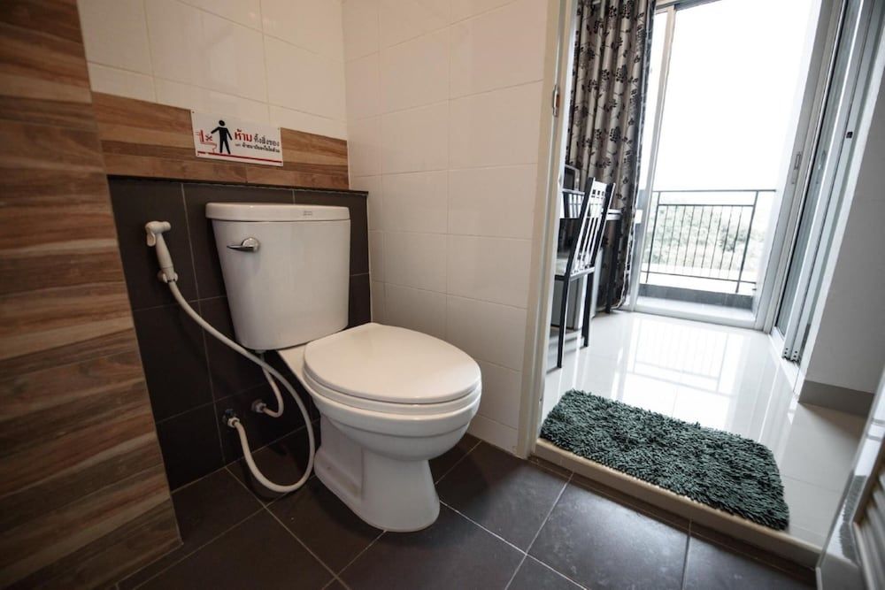 48 Metro Hotel Bangkok Deluxe Double Room 10