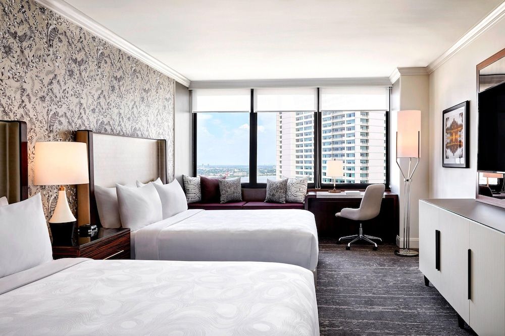 Deluxe Room, 2 Queen Beds, Non Smoking (Mobility Accessible, Roll-in Shower)