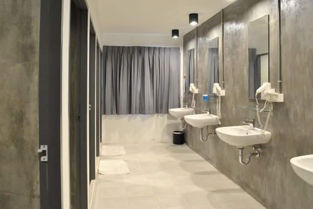 My Hostel Ratchada Private Capsule Male Dormitory 5