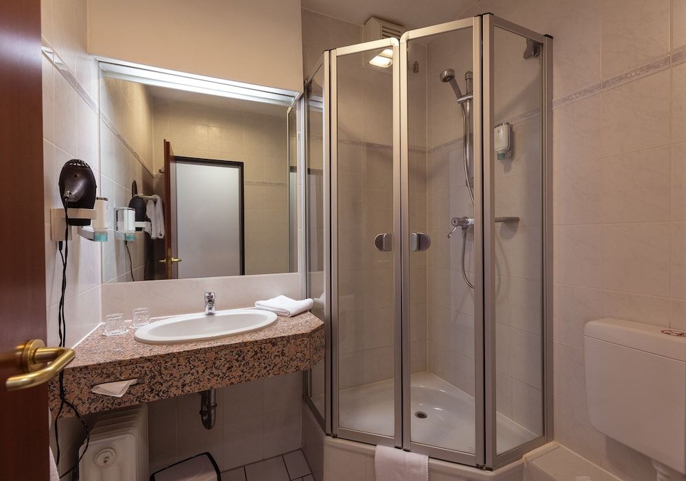 SensCity Hotel Berlin Spandau Standard Double Room (SensBase) 6