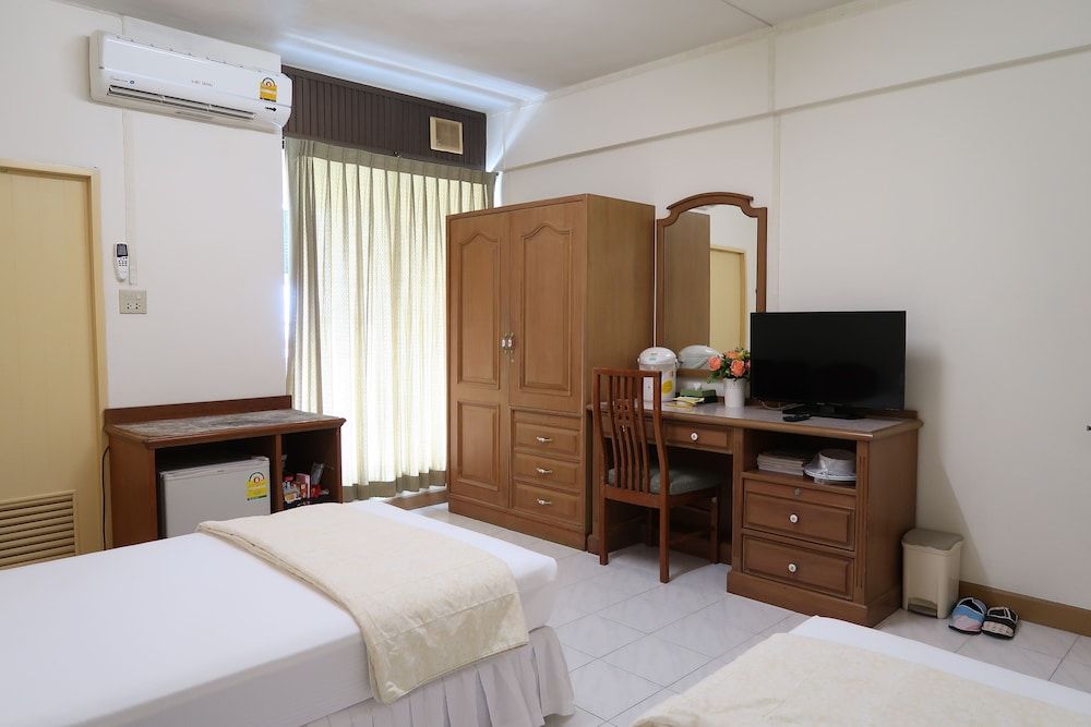 Deluxe Room, 2 Twin Beds, Bathtub, City View