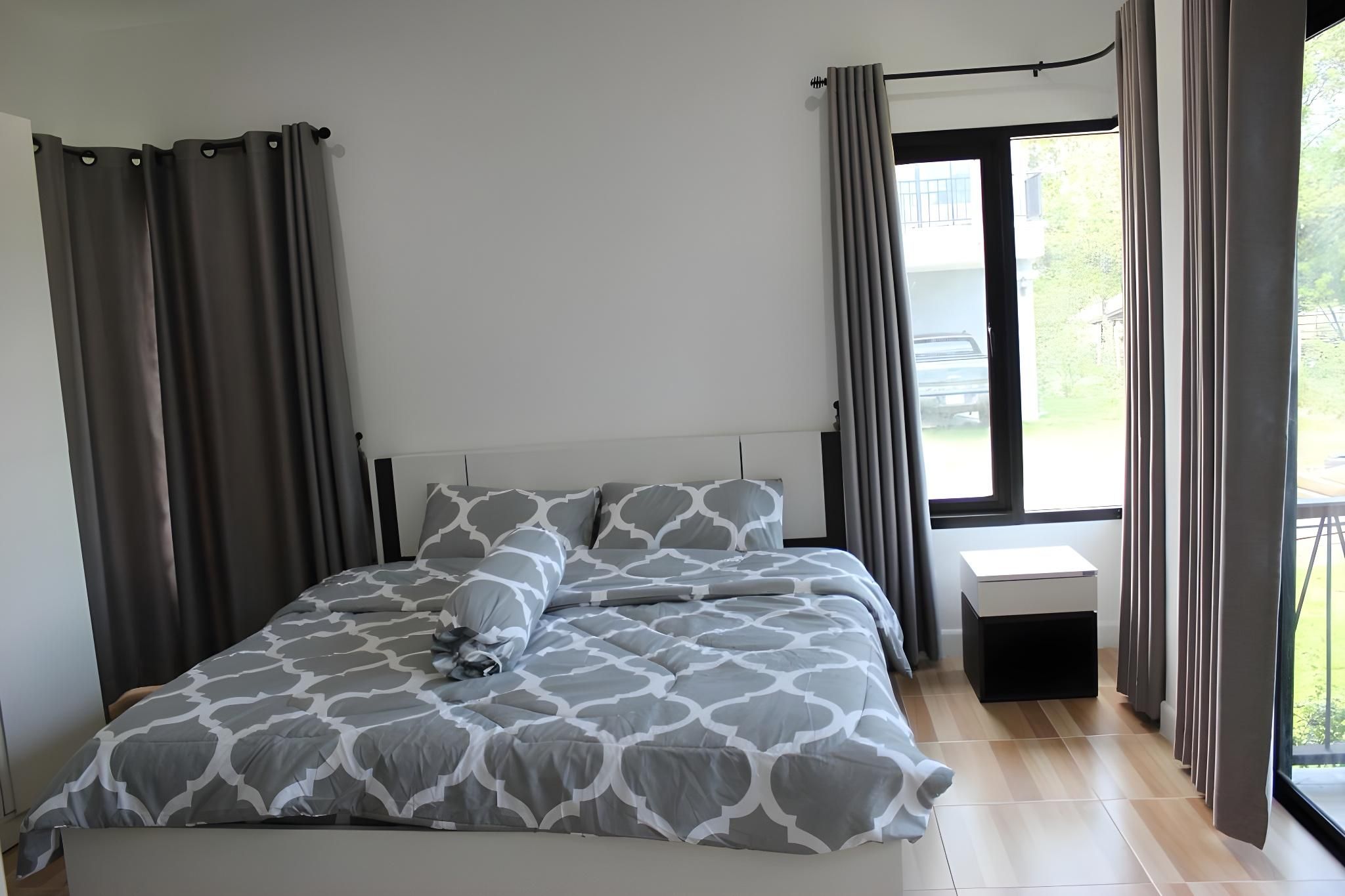 King Bed Moutain View