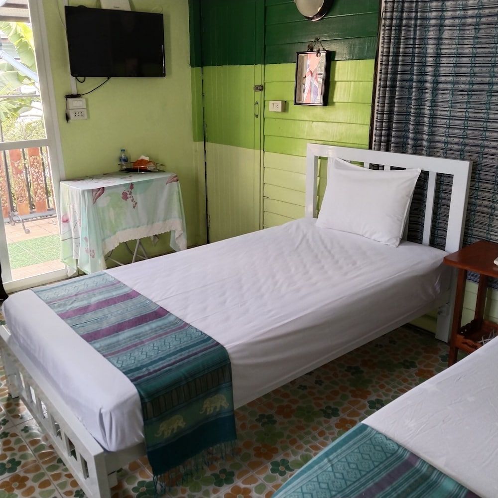 Queen Room with Balcony (B5)
