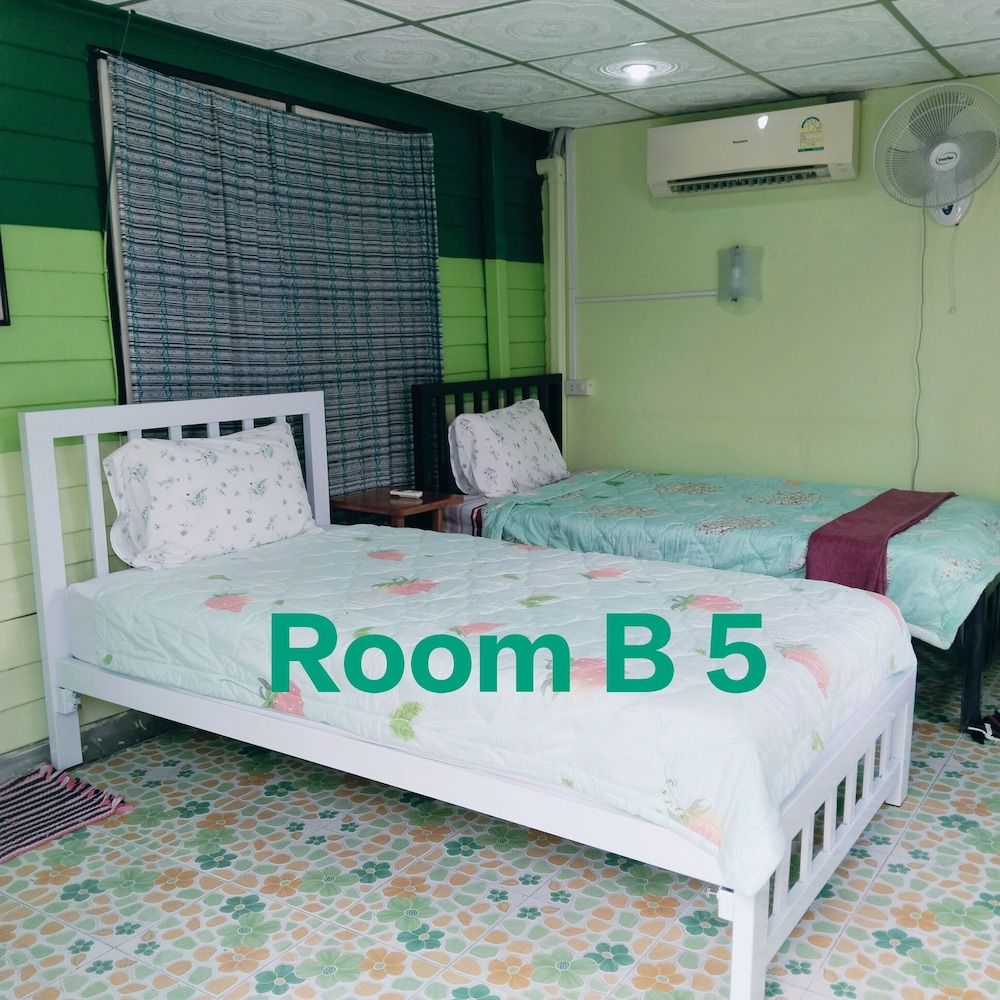 Queen Room with Balcony (B5)