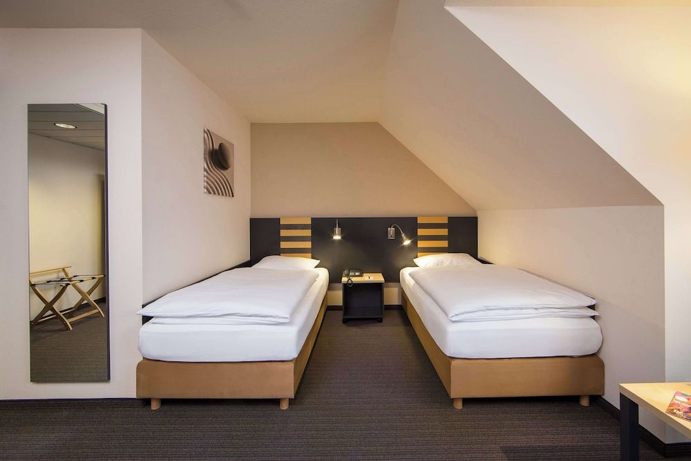 Lindner Hotel Frankfurt Hochst, part of JdV by Hyatt Room, 2 Twin Beds