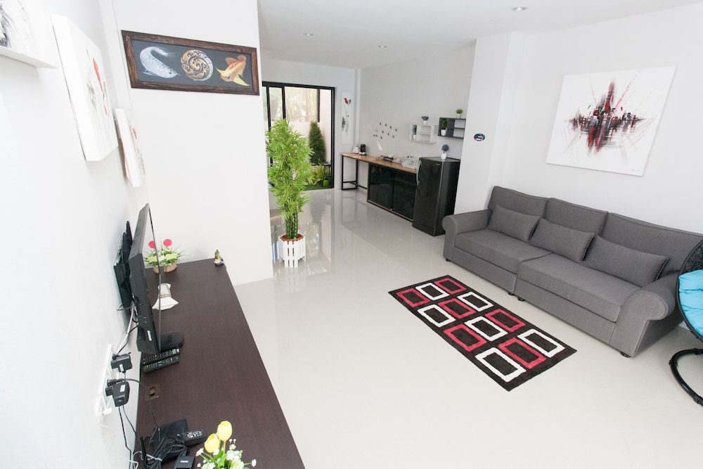 undefined Mom House 10