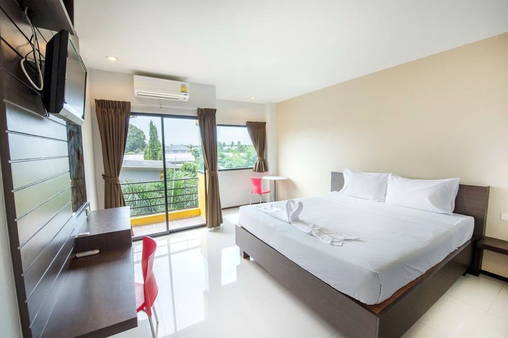 Paradise Resort Deluxe Room 3