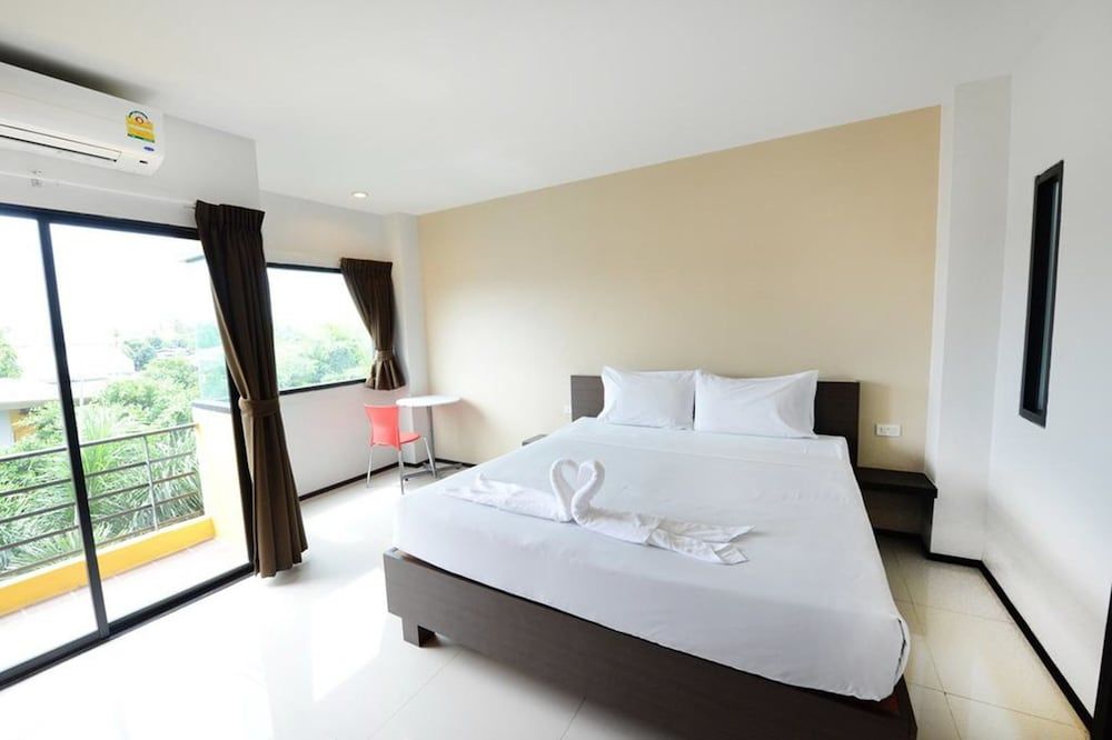 Paradise Resort Deluxe Room 2