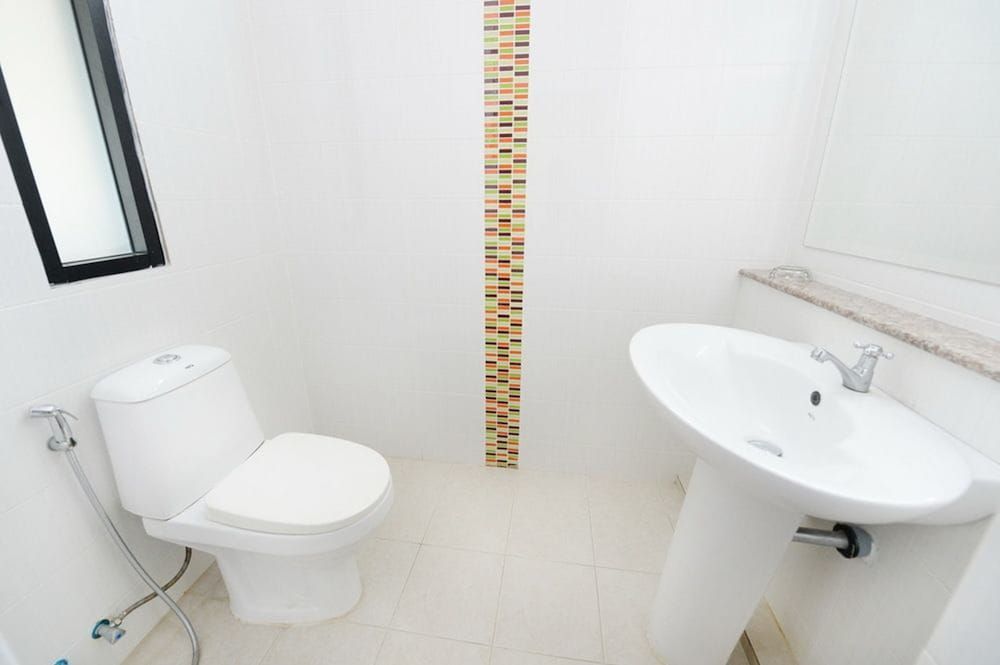 Paradise Resort Deluxe Room 4