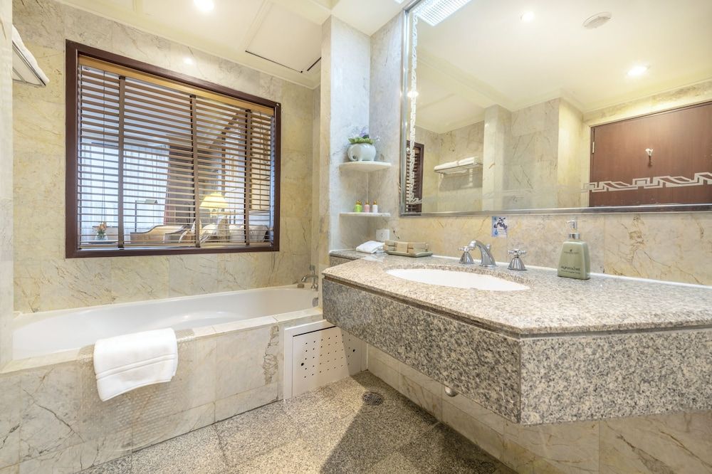 Ramada by Wyndham Bangkok Chaophya Park Business Deluxe 9