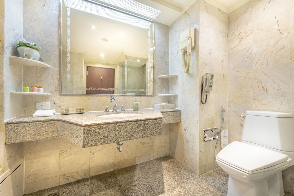 Ramada by Wyndham Bangkok Chaophya Park Business Deluxe 8