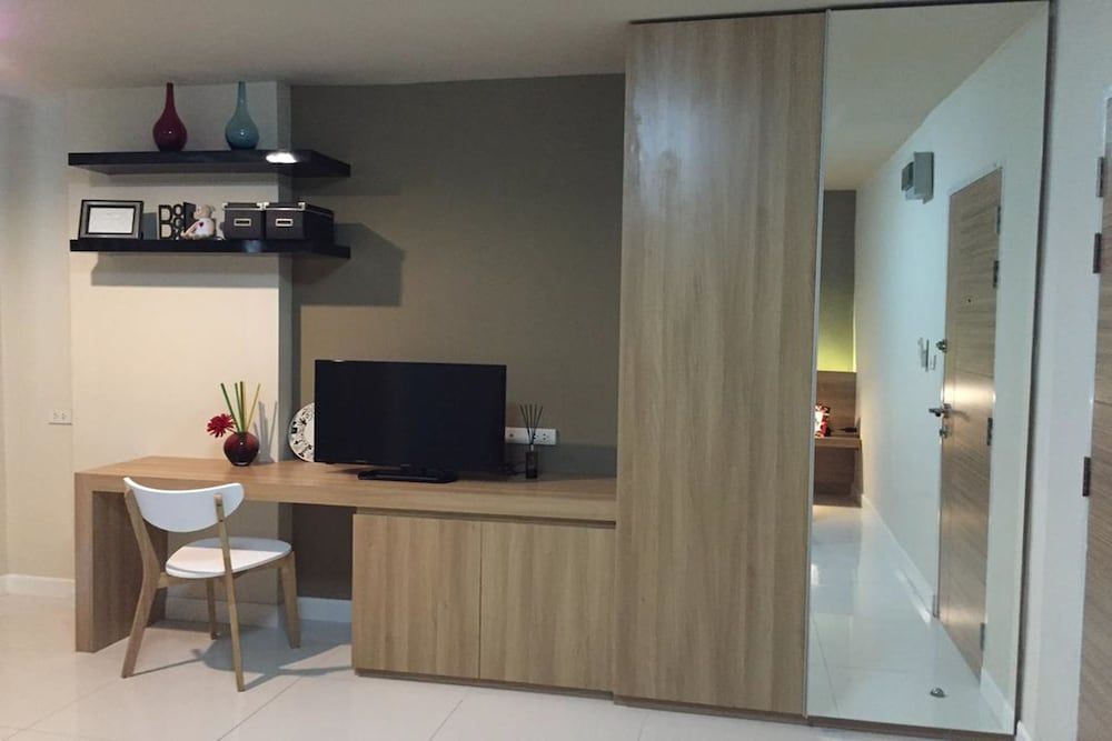 Portico Residence Standard Double Room 12