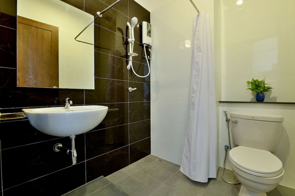 The Choice Hotel - Adults Only Standard Lower Floor, 1 King Bed, Non Smoking 7