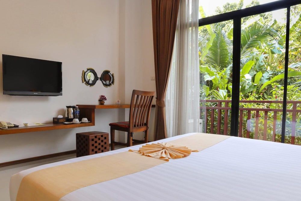 The Choice Hotel - Adults Only Standard Lower Floor, 1 King Bed, Non Smoking 9