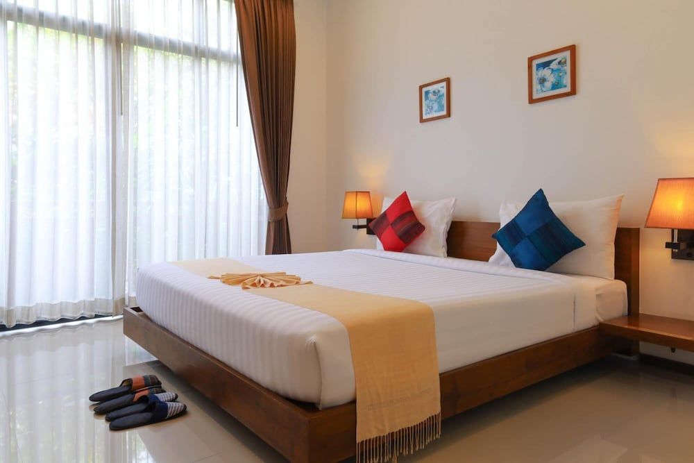 The Choice Hotel - Adults Only Standard Lower Floor, 1 King Bed, Non Smoking 3